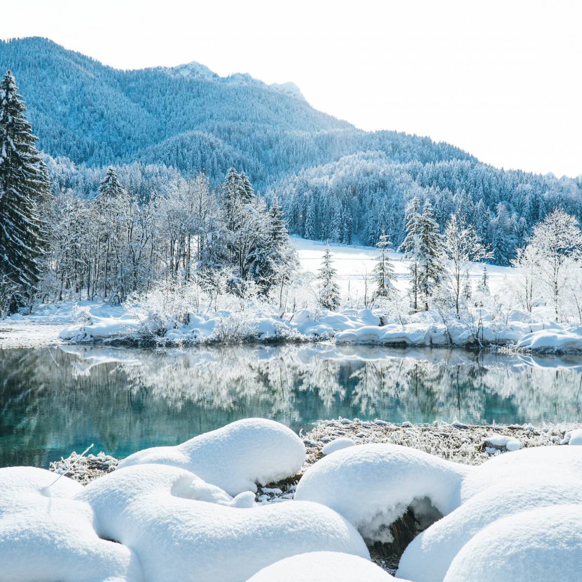 Winterlandschaft mit See