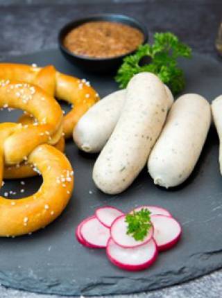 Die Weißwurst- eine bayrische Tradition Symbolfoto