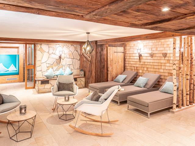Hotel-Wellnessbereich mit harmonischem Design und Wohlfühlcharakter