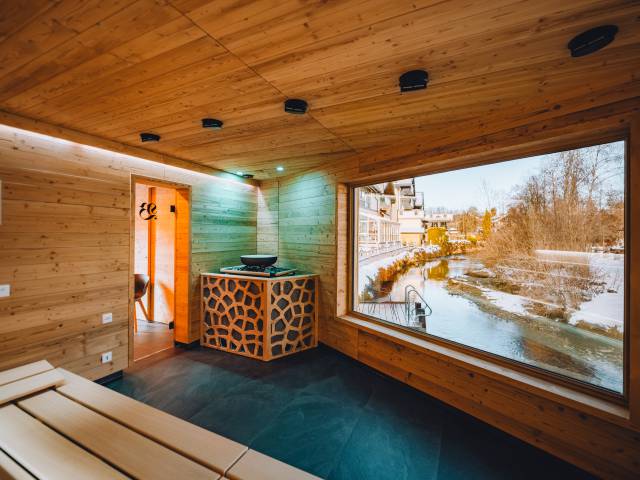 Außensauna mit Blick in den Park