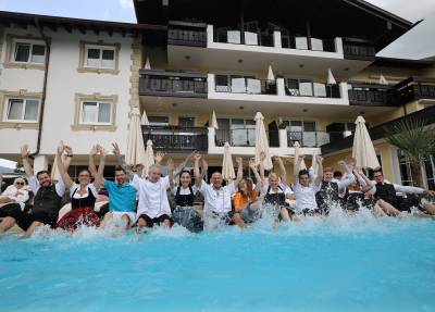 Hotelteam Parkhotel Burgmühle am Außenpool