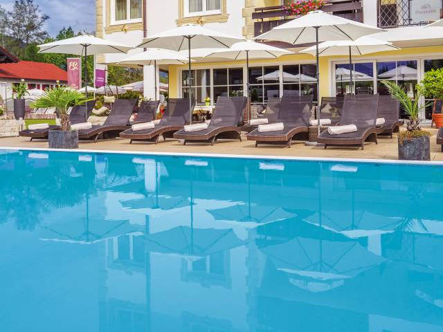 Wellnesshotel mit Pool - Hotelpool Burgmühle